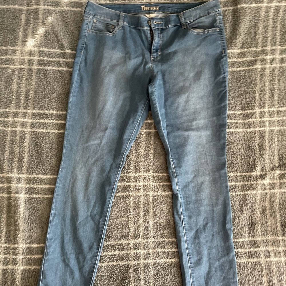 Decree Juniors Size 17 skinny jeans